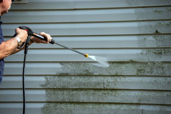 Vinyl Siding Power Washing in Burlington